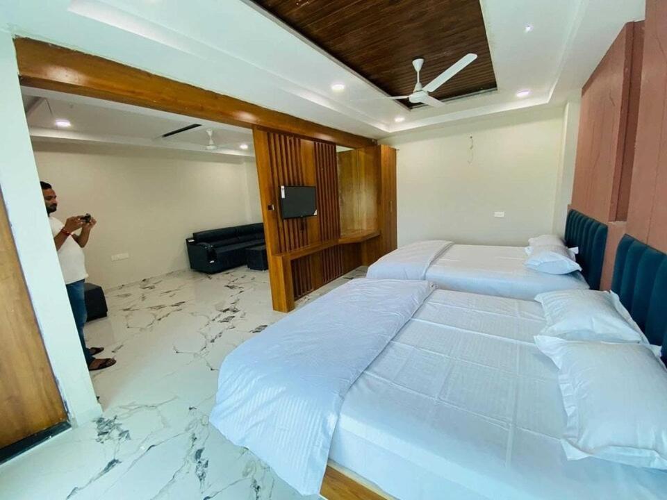 Super Townhouse Ambaji Formerly Hotel Kardhar Inn Εξωτερικό φωτογραφία