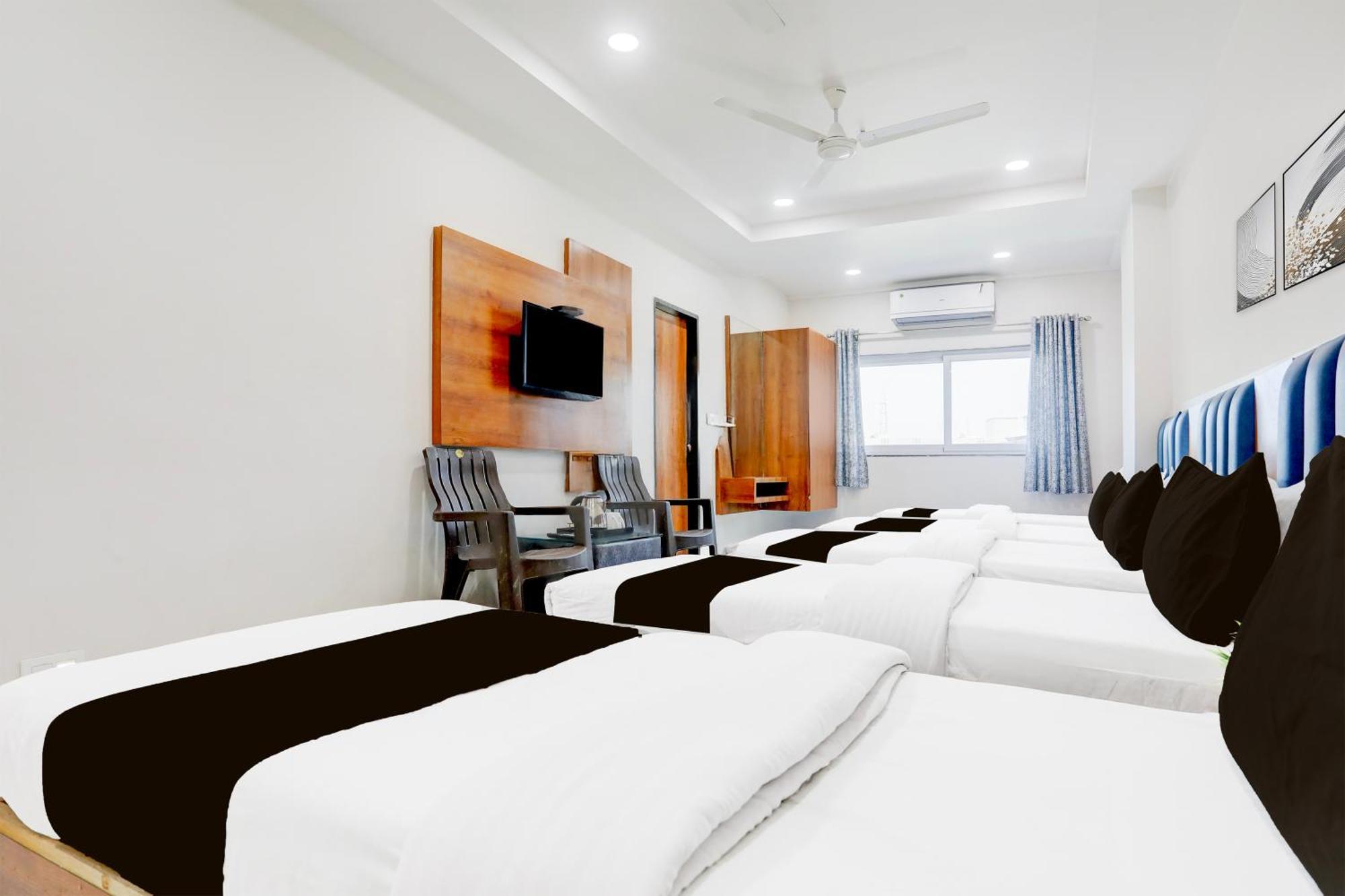 Super Townhouse Ambaji Formerly Hotel Kardhar Inn Εξωτερικό φωτογραφία
