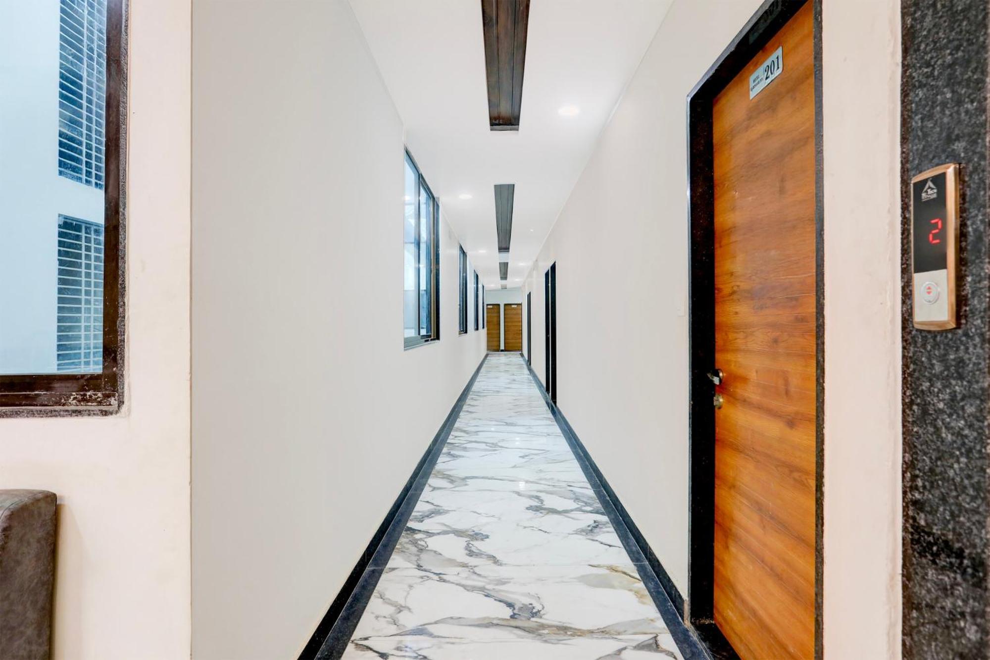 Super Townhouse Ambaji Formerly Hotel Kardhar Inn Εξωτερικό φωτογραφία