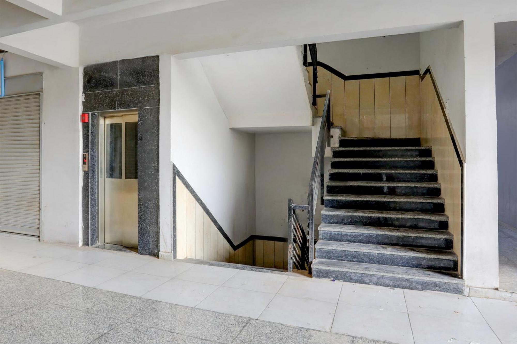 Super Townhouse Ambaji Formerly Hotel Kardhar Inn Εξωτερικό φωτογραφία