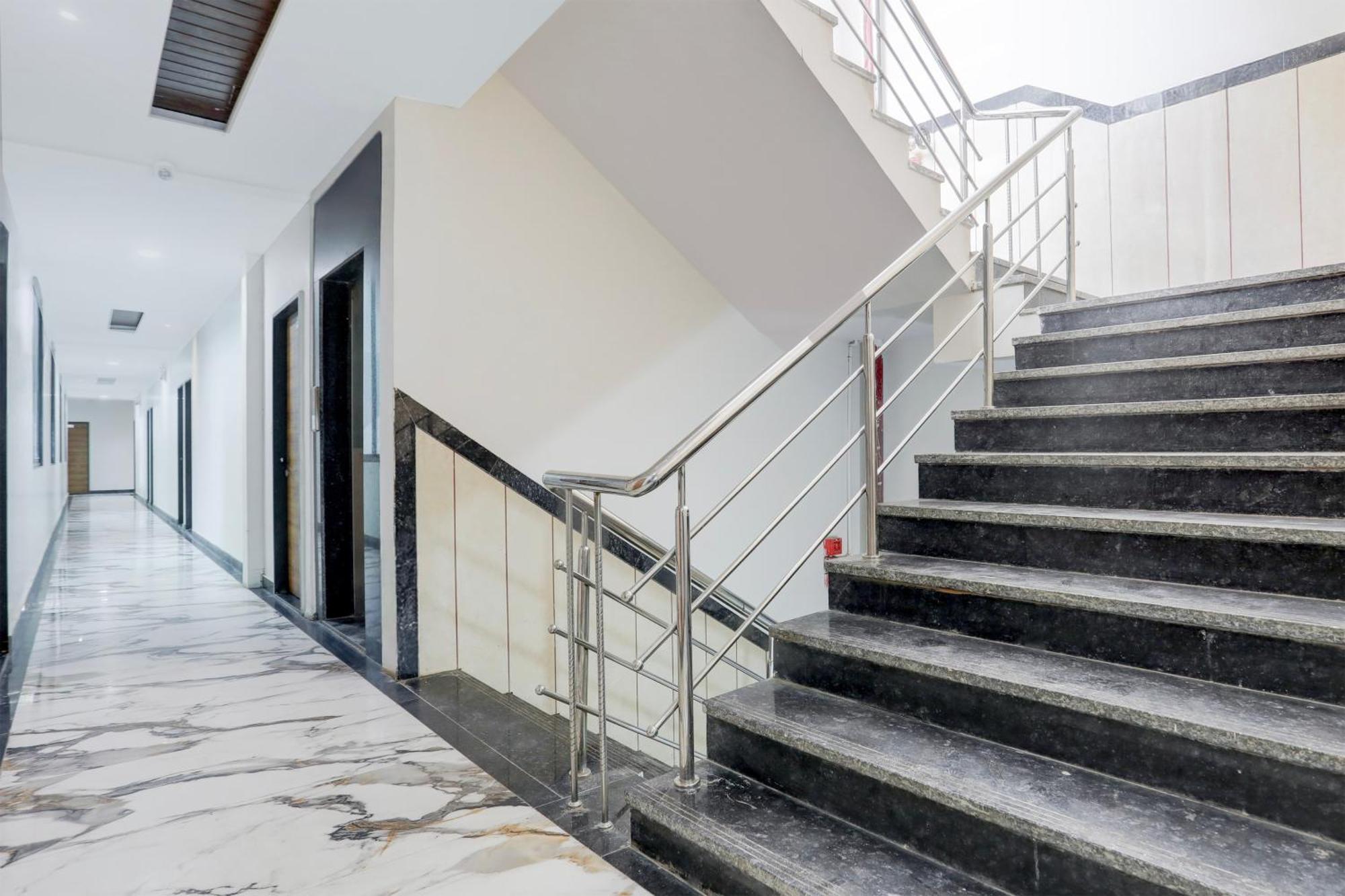 Super Townhouse Ambaji Formerly Hotel Kardhar Inn Εξωτερικό φωτογραφία
