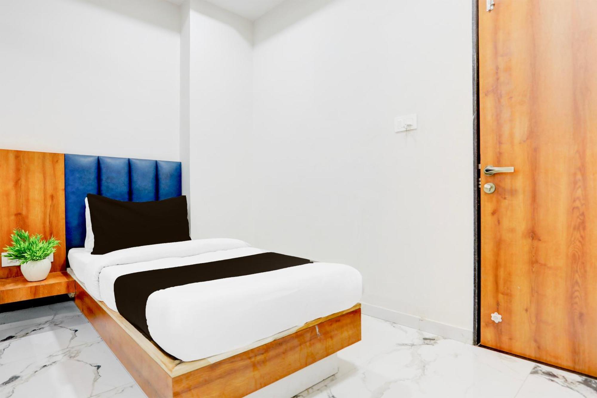 Super Townhouse Ambaji Formerly Hotel Kardhar Inn Εξωτερικό φωτογραφία