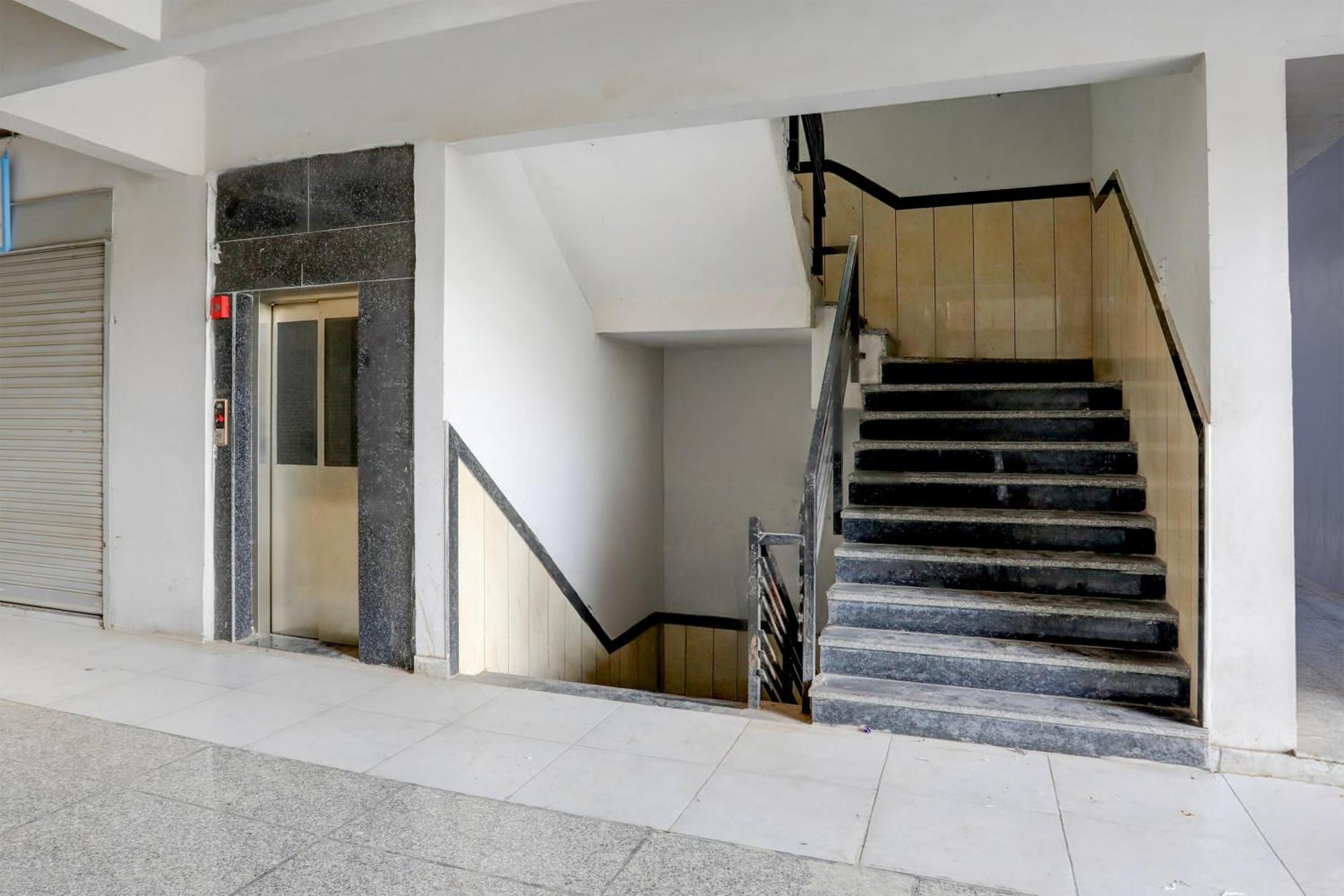Super Townhouse Ambaji Formerly Hotel Kardhar Inn Εξωτερικό φωτογραφία