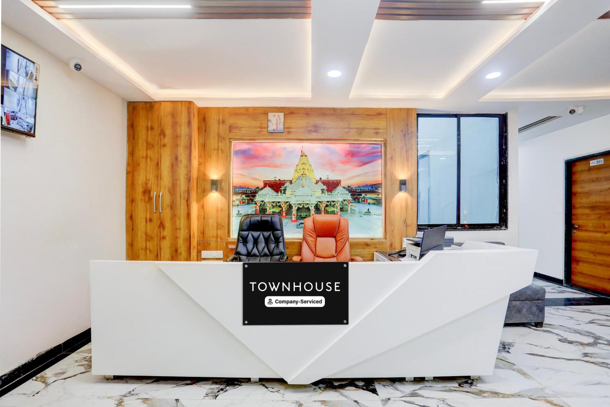 Super Townhouse Ambaji Formerly Hotel Kardhar Inn Εξωτερικό φωτογραφία