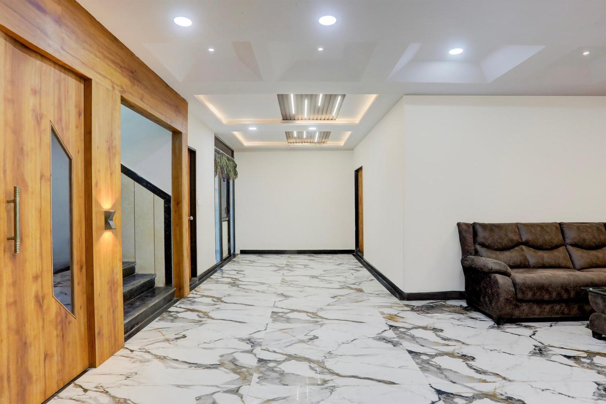 Super Townhouse Ambaji Formerly Hotel Kardhar Inn Εξωτερικό φωτογραφία
