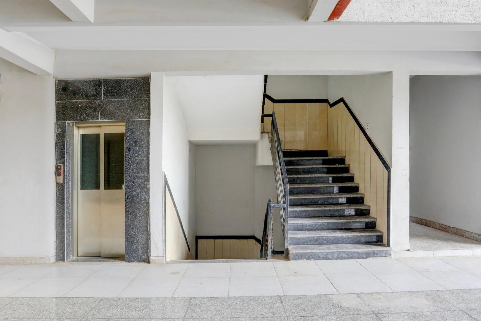 Super Townhouse Ambaji Formerly Hotel Kardhar Inn Εξωτερικό φωτογραφία